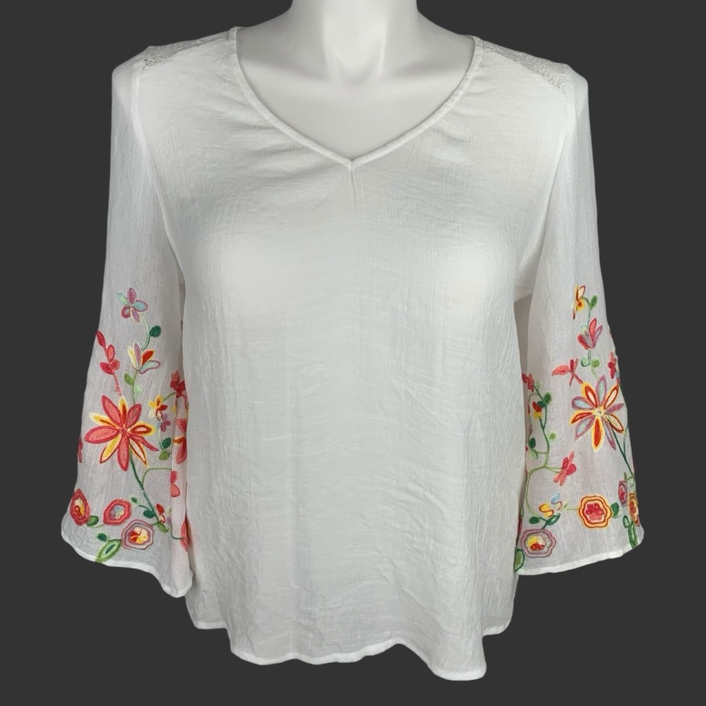 Fig and Flower White Lace & Colorful Floral Embroidered Bell Sleeve Top Sz Large